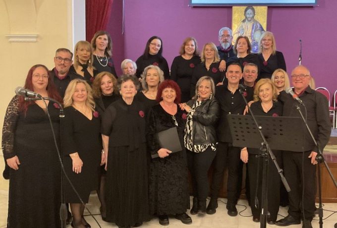 Ο Μάκης Ψαραδέλλης και η Ηχορροή  μάγεψαν το κοινό στην παράσταση «Ο ανθός που κρύβει αγκάθι» στην Κόρινθο